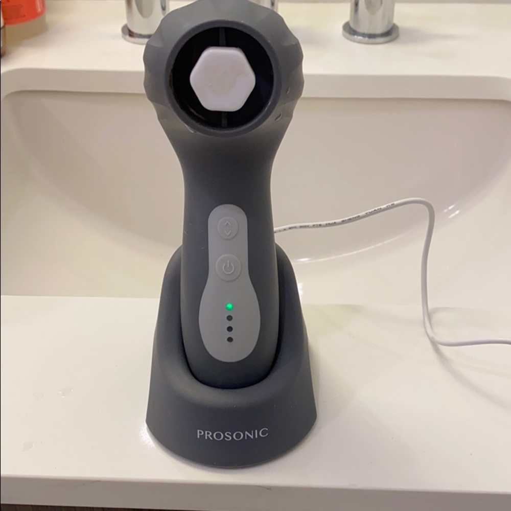 Prosonic Glow cleansing and exfoliation brush